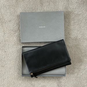 Everlane foldover clutch in black